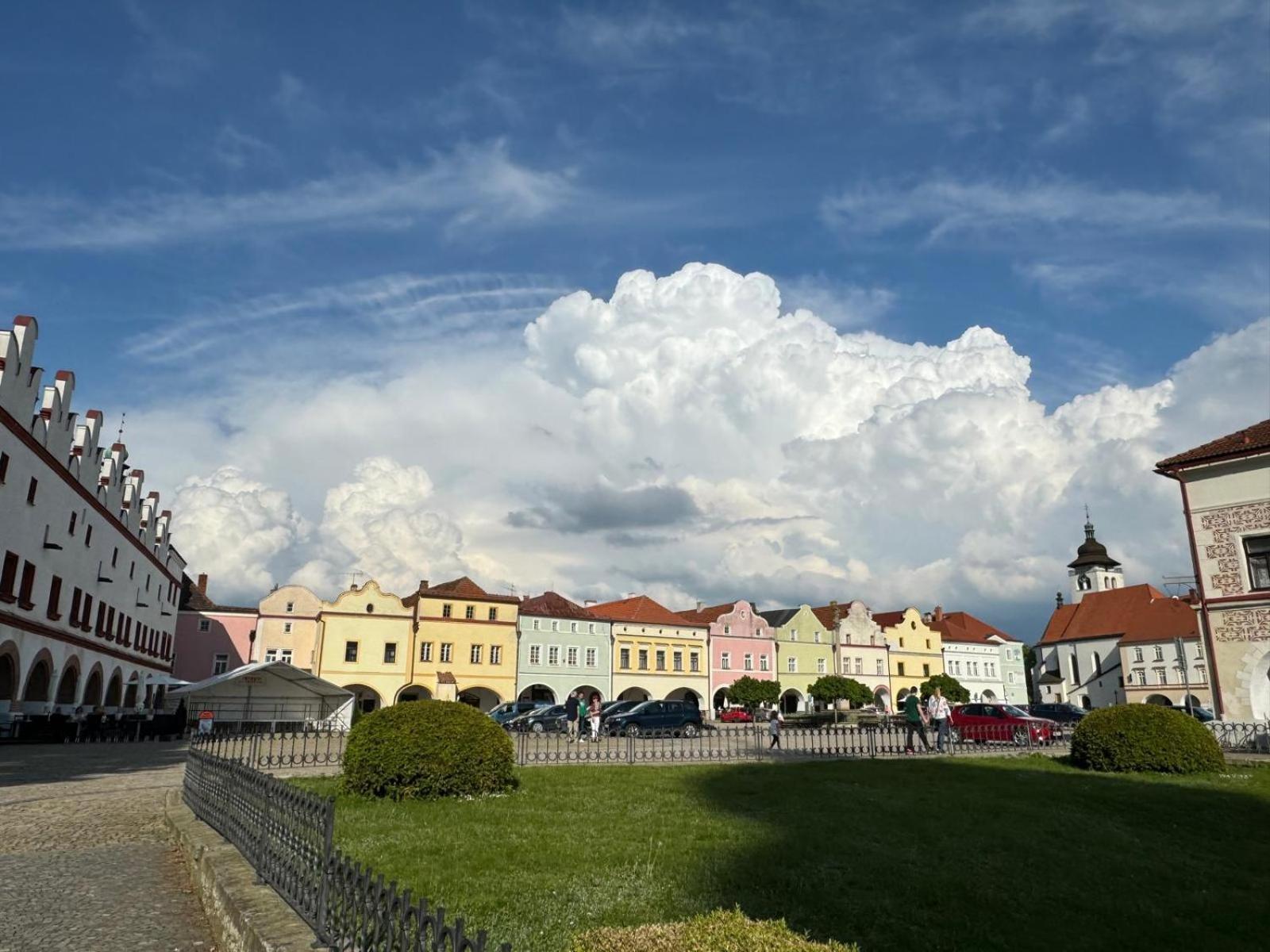 Tkalcovna U Zlateho Potoka Aparthotel Dobrany  Exterior foto