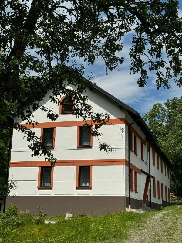 Tkalcovna U Zlateho Potoka Aparthotel Dobrany  Exterior foto